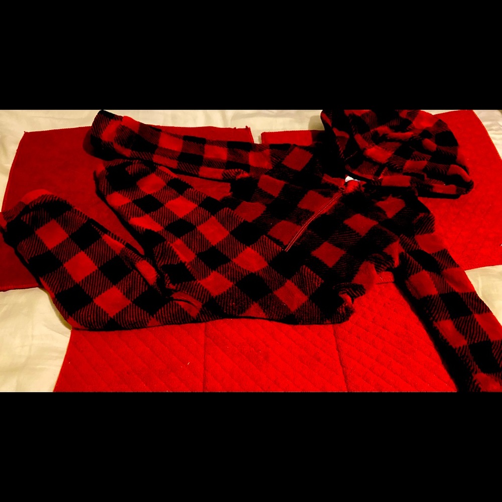 🐣Girls hooded black & red checkered pajamas - no footies🐣